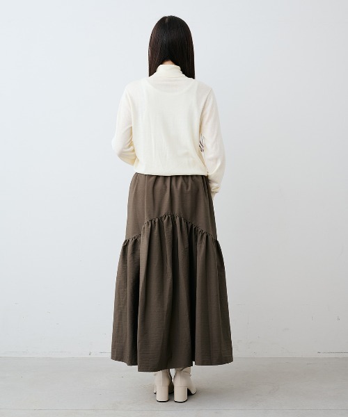 IEDIT（イディット）の「ＩＥＤＩＴ　うっとりする肌心地と絶妙ゆるフィットにこだわったシルク混タートルニット（ニット/セーター・レディース・グレー/ブラック/アイボリー・M/L/LL/3L/S/4L）」の7枚目の写真