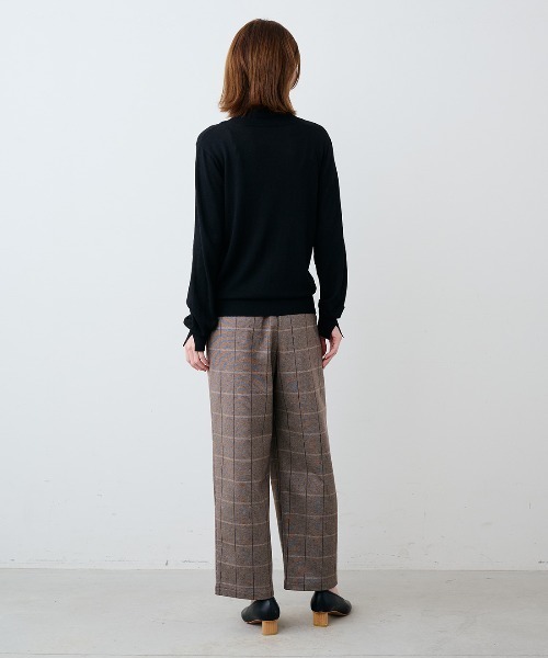 IEDIT（イディット）の「ＩＥＤＩＴ　うっとりする肌心地と絶妙ゆるフィットにこだわったシルク混タートルニット（ニット/セーター・レディース・グレー/ブラック/アイボリー・M/L/LL/3L/S/4L）」の16枚目の写真