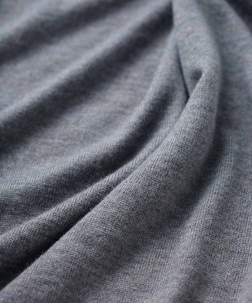 IEDIT（イディット）の「ＩＥＤＩＴ　うっとりする肌心地と絶妙ゆるフィットにこだわったシルク混タートルニット（ニット/セーター・レディース・グレー/ブラック/アイボリー・M/L/LL/3L/S/4L）」の12枚目の写真