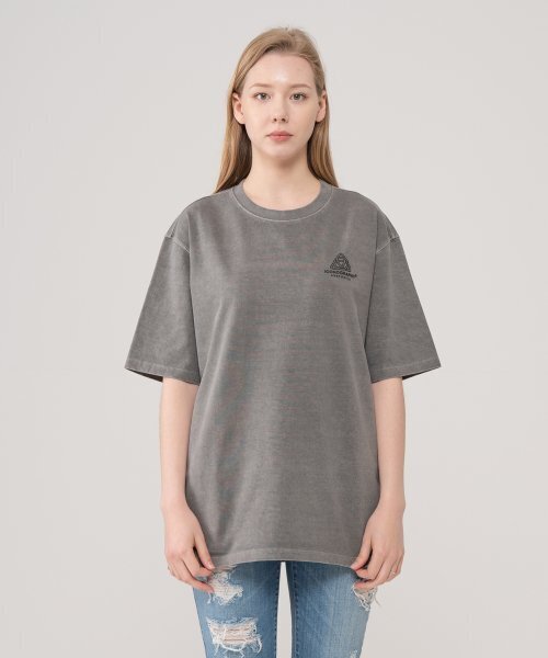 ICONOGRAPHY(アイコノグラフィー)の「PIGMENT SILICONE VOLUME PRINT WHERE ARTIST DRG(Tシャツ/カットソー・メンズ・チャコール・MEDIUM)」の1枚目の写真