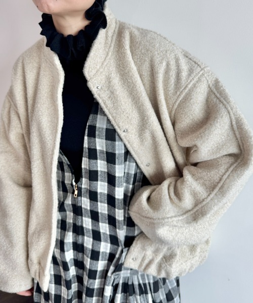 Libra Cue（リブラ キュー）の「ショートボンバージャケット（ブルゾン・レディース・ブラック/アイボリー・FREE）」の2枚目の写真