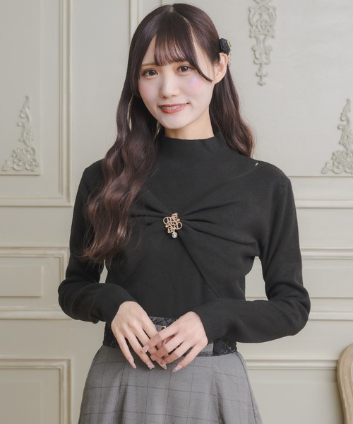 couture BY ROJITA(クチュールバイロジータ)の「ブローチリボンニット(ニット/セーター・レディース・グレー/ブラック/ホワイト・FREE)」の3枚目の写真