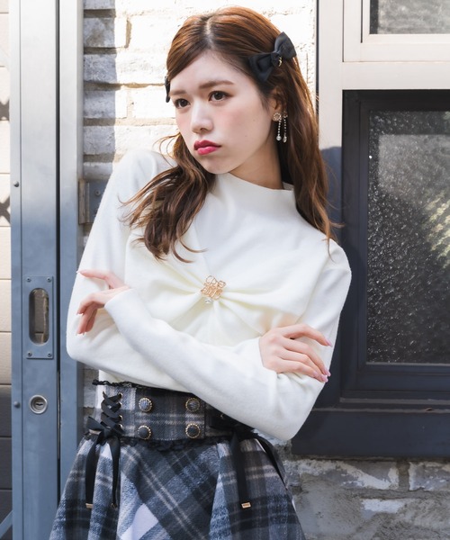 couture BY ROJITA(クチュールバイロジータ)の「ブローチリボンニット(ニット/セーター・レディース・グレー/ブラック/ホワイト・FREE)」の5枚目の写真