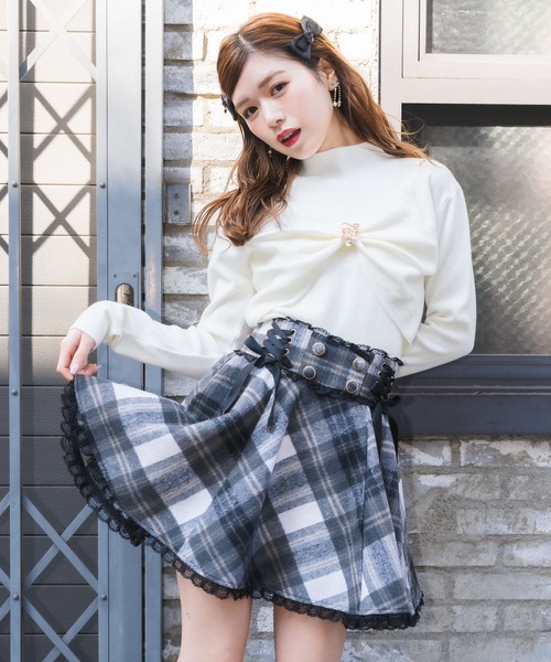 couture BY ROJITA(クチュールバイロジータ)の「ブローチリボンニット(ニット/セーター・レディース・グレー/ブラック/ホワイト・FREE)」の9枚目の写真
