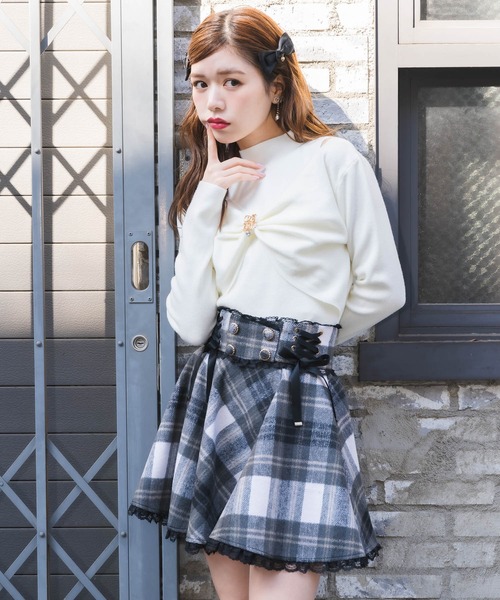 couture BY ROJITA(クチュールバイロジータ)の「ブローチリボンニット(ニット/セーター・レディース・グレー/ブラック/ホワイト・FREE)」の11枚目の写真