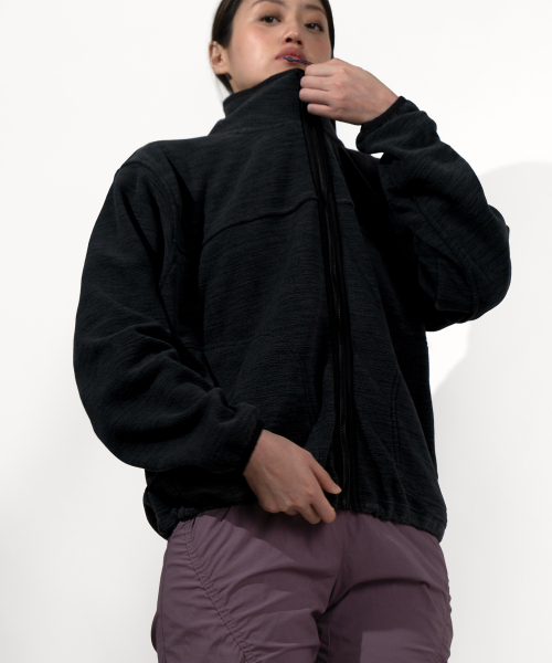 WHILE(ワイル)の「COMFY CLIMBING JACKET (COAL BLACK MARBLE)(その他アウター・レディース・その他・MEDIUM/LARGE)」の2枚目の写真