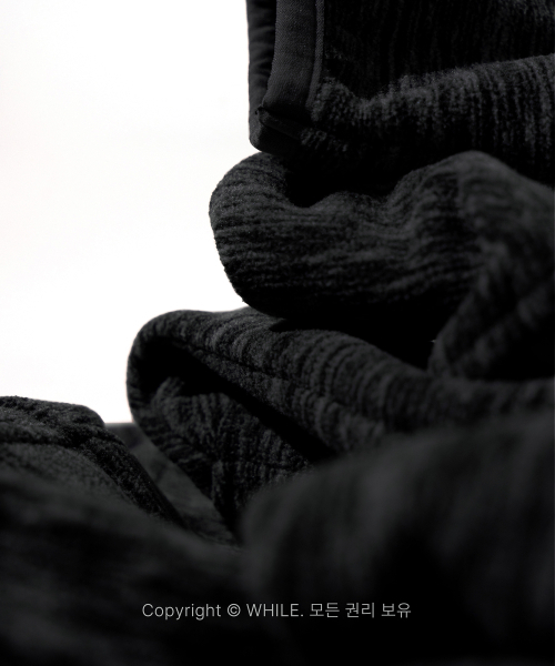 WHILE(ワイル)の「COMFY CLIMBING JACKET (COAL BLACK MARBLE)(その他アウター・レディース・その他・MEDIUM/LARGE)」の3枚目の写真