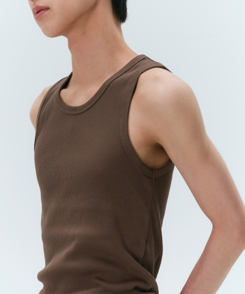 MUSINSA STANDARD（ムシンサスタンダード）の「エッセンシャルタンクトップ [ブラウン]（Tシャツ/カットソー・メンズ・その他・X-LARGE/MEDIUM/LARGE/XX-LARGE/XXX-LARGE/SMALL）」の4枚目の写真