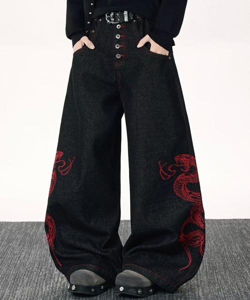 NOWLE(ノウル)の「【NOWLE】スネーク刺繍 ワイド バギー デニムパンツ(デニムパンツ・メンズ・ブラック・LARGE/MEDIUM/X-LARGE/SMALL)」の1枚目の写真