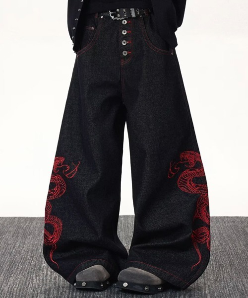 NOWLE(ノウル)の「【NOWLE】スネーク刺繍 ワイド バギー デニムパンツ(デニムパンツ・メンズ・ブラック・LARGE/MEDIUM/X-LARGE/SMALL)」の8枚目の写真