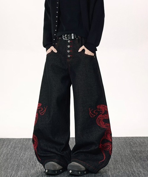 NOWLE(ノウル)の「【NOWLE】スネーク刺繍 ワイド バギー デニムパンツ(デニムパンツ・メンズ・ブラック・LARGE/MEDIUM/X-LARGE/SMALL)」の3枚目の写真