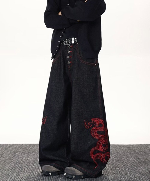 NOWLE(ノウル)の「【NOWLE】スネーク刺繍 ワイド バギー デニムパンツ(デニムパンツ・メンズ・ブラック・LARGE/MEDIUM/X-LARGE/SMALL)」の4枚目の写真