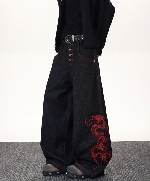 NOWLE(ノウル)の「【NOWLE】スネーク刺繍 ワイド バギー デニムパンツ(デニムパンツ・メンズ・ブラック・LARGE/MEDIUM/X-LARGE/SMALL)」の5枚目の写真