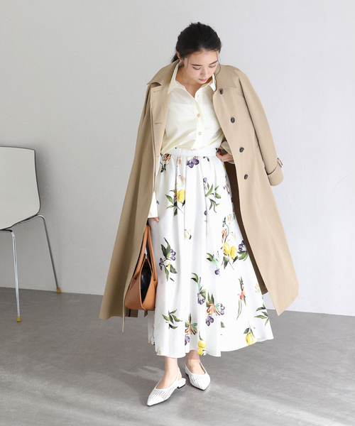 La TOTALITE(ラトータリテ)の「【洗える】ボタニカルプリントスカート(スカート・レディース・ホワイト/ネイビー・36/38)」の3枚目の写真