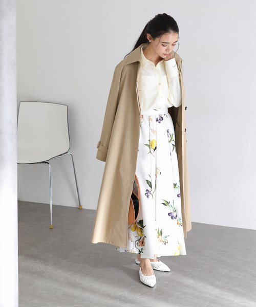 La TOTALITE(ラトータリテ)の「【洗える】ボタニカルプリントスカート(スカート・レディース・ホワイト/ネイビー・36/38)」の4枚目の写真