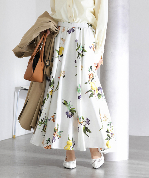 La TOTALITE(ラトータリテ)の「【洗える】ボタニカルプリントスカート(スカート・レディース・ホワイト/ネイビー・36/38)」の7枚目の写真