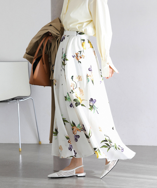 La TOTALITE(ラトータリテ)の「【洗える】ボタニカルプリントスカート(スカート・レディース・ホワイト/ネイビー・36/38)」の8枚目の写真