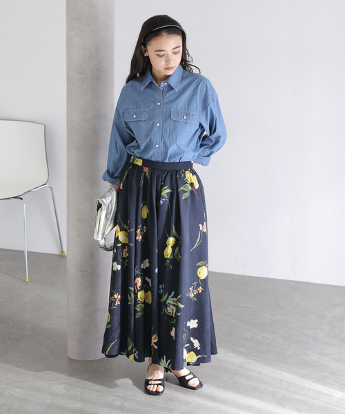 La TOTALITE(ラトータリテ)の「【洗える】ボタニカルプリントスカート(スカート・レディース・ホワイト/ネイビー・36/38)」の11枚目の写真