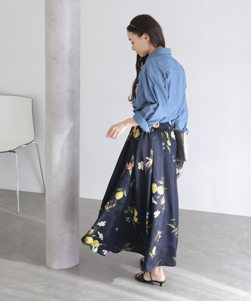 La TOTALITE(ラトータリテ)の「【洗える】ボタニカルプリントスカート(スカート・レディース・ホワイト/ネイビー・36/38)」の13枚目の写真