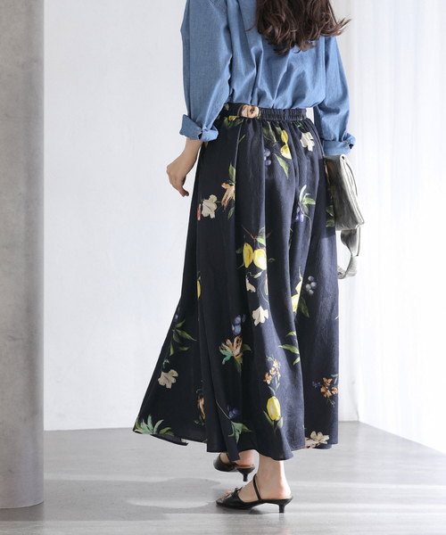 La TOTALITE(ラトータリテ)の「【洗える】ボタニカルプリントスカート(スカート・レディース・ホワイト/ネイビー・36/38)」の16枚目の写真