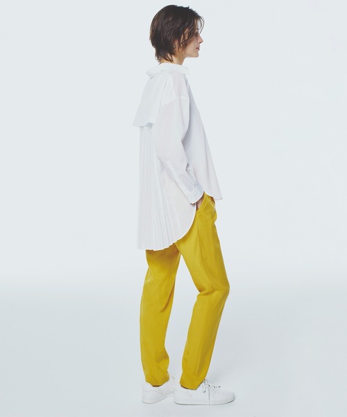 STRAWBERRY-FIELDS（ストロベリーフィールズ）の「サスティナドライ_タックテーパードイージーパンツ（スラックス・レディース・オフホワイト/イエロー/インディゴブルー/ブラック・0/1/2）」の5枚目の写真