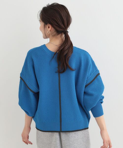 SHOO・LA・RUE（シューラルー）の「【前後2WAY】配色パイピングニット（ニット/セーター・レディース・オフホワイト/ブルー/ライトイエロー系・01/02/03/04）」の4枚目の写真