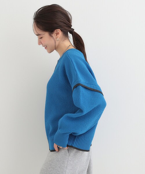 SHOO・LA・RUE（シューラルー）の「【前後2WAY】配色パイピングニット（ニット/セーター・レディース・オフホワイト/ブルー/ライトイエロー系・01/02/03/04）」の6枚目の写真