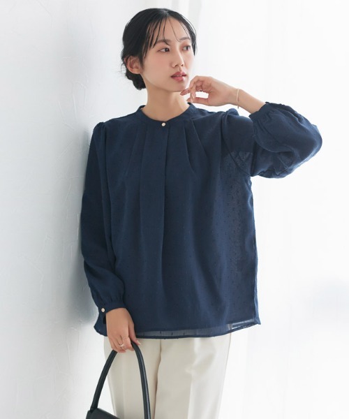 Pierrot(ピエロ)の「タックデザインドビーシフォンブラウス(シャツ/ブラウス・レディース・ライトベージュ/ネイビー/ミント・M/L)」の18枚目の写真