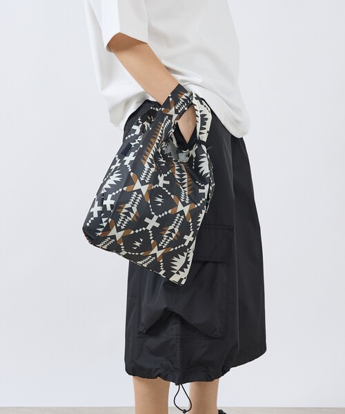 PENDLETON(ペンドルトン)の「【PENDLETON / ペンドルトン】SHOPPER With POUCH/ショッパーウィズポーチ/ユニセックス/【WEB限定】(エコバッグ/サブバッグ・メンズ・ライム/イエロー/ネイビー/グレー/ブラック/ベージュ/ブルー・フリー)」の2枚目の写真