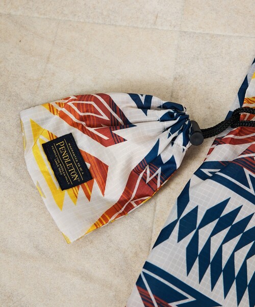 PENDLETON(ペンドルトン)の「【PENDLETON / ペンドルトン】SHOPPER With POUCH/ショッパーウィズポーチ/ユニセックス/【WEB限定】(エコバッグ/サブバッグ・メンズ・ライム/イエロー/ネイビー/グレー/ブラック/ベージュ/ブルー・フリー)」の11枚目の写真