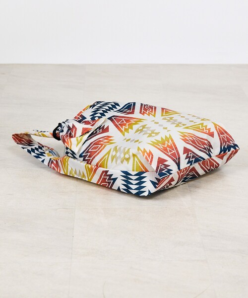 PENDLETON(ペンドルトン)の「【PENDLETON / ペンドルトン】SHOPPER With POUCH/ショッパーウィズポーチ/ユニセックス/【WEB限定】(エコバッグ/サブバッグ・メンズ・ライム/イエロー/ネイビー/グレー/ブラック/ベージュ/ブルー・フリー)」の13枚目の写真