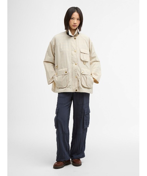 Barbour(バブアー)の「Debbie シャワープルーフジャケット(レディース)(その他アウター・レディース・クリーム/ブラック/オリーブ・8/10)」の4枚目の写真
