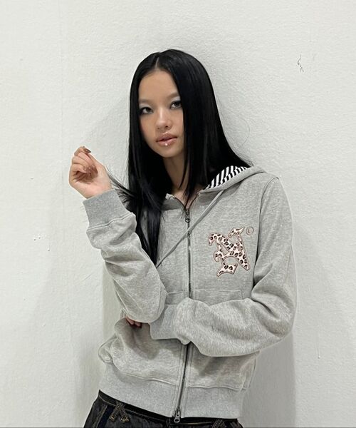 NYXX(エヌワイエックスエックス)の「LETTER N HOOD ZIP-UP GREY(パーカー・レディース・その他・F)」の2枚目の写真