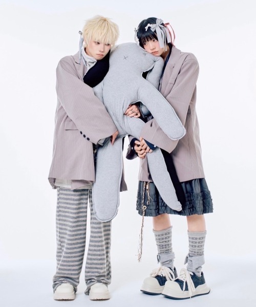 Never mind the XU / Chikashitsu+（ネバーマインド ザ エックスユー / チカシツプラス）の「【Nerd out XU】midium frill banding skirt / 【ナードアウトエックスユー】ミディアムフリルバンディングスカート <着用動画あり>（スカート・レディース・グレー/ブラック/ホワイト・S）」の19枚目の写真