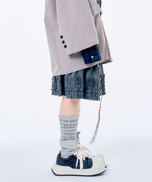 Never mind the XU / Chikashitsu+（ネバーマインド ザ エックスユー / チカシツプラス）の「【Nerd out XU】midium frill banding skirt / 【ナードアウトエックスユー】ミディアムフリルバンディングスカート <着用動画あり>（スカート・レディース・グレー/ブラック/ホワイト・S）」の13枚目の写真