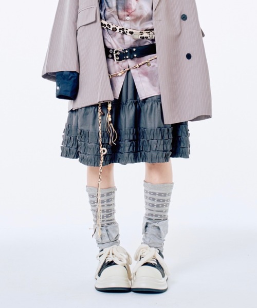 Never mind the XU / Chikashitsu+（ネバーマインド ザ エックスユー / チカシツプラス）の「【Nerd out XU】midium frill banding skirt / 【ナードアウトエックスユー】ミディアムフリルバンディングスカート <着用動画あり>（スカート・レディース・グレー/ブラック/ホワイト・S）」の11枚目の写真