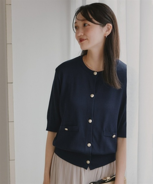 Petitjo(プッチージョ)の「小さいサイズ ゴールド調ボタン5分袖カーディガン 低身長さん・小柄女性(カーディガン/ボレロ・レディース・ネイビー/グレー・PL/PM/PS/PSS)」の2枚目の写真