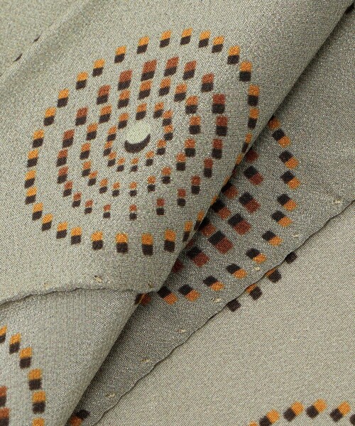 UNITED ARROWS（ユナイテッドアローズ）の「＜molteni＞サークル プリント アスコットタイ（ネクタイ・メンズ・ダークグレー/ベージュ/ダークブラウン・FREE）」の4枚目の写真