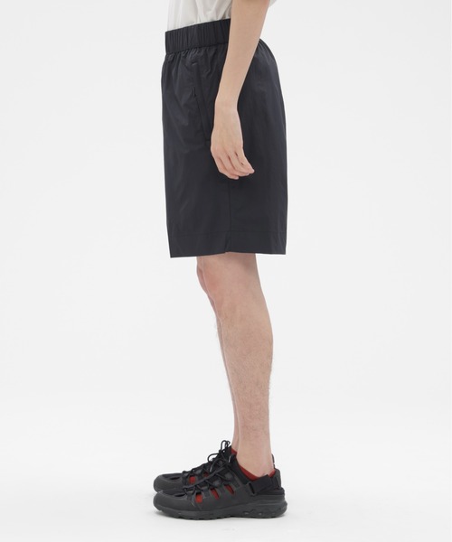 MARGARET HOWELL（マーガレットハウエル）の「WATER REPELLENT LIGHTWEIGHT NY（その他パンツ・メンズ・ライトグレー/ブラック・LARGE/X-LARGE/MEDIUM）」の4枚目の写真