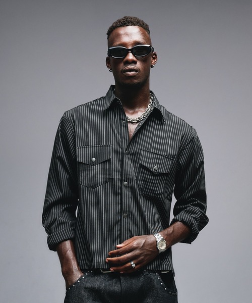 ANDER HUNK（アンダーハンク）の「W-Pocket Metal Button Shirt / Wポケットメタルボタンシャツ（シャツ/ブラウス・メンズ・ライトグレー/ブラック×ホワイト/ブラック/グレー×ホワイト/レッド・SMALL/LARGE/MEDIUM）」の2枚目の写真