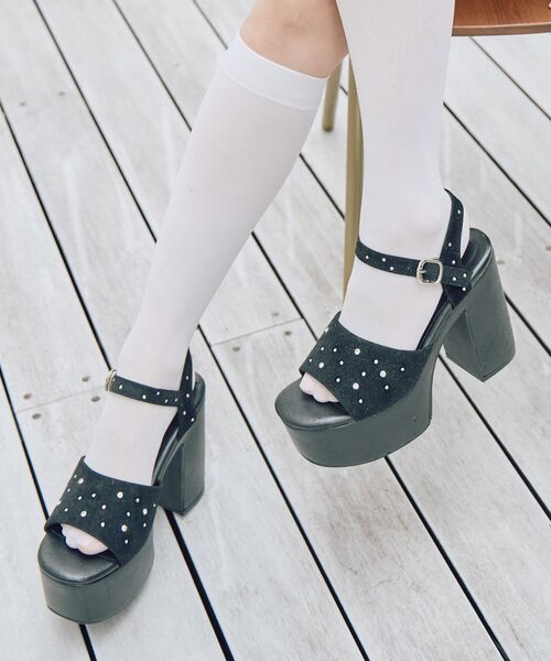 MAJESTIC LEGON（マジェスティックレゴン）の「軽盛れヒールビジューサンダル（サンダル・レディース・アイボリー/ブラック・SMALL/MEDIUM/LARGE/X-LARGE）」の9枚目の写真