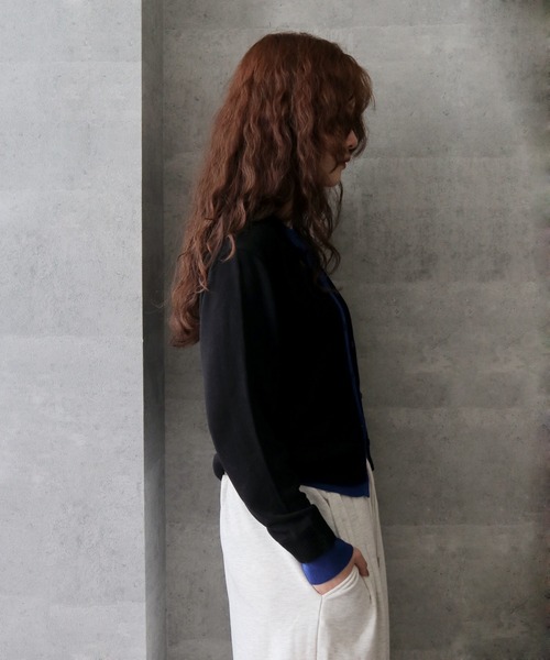 cheriella(シェリエラ)の「【cheriella】配色レイヤードカーディガン COLOR BLOCK LAYERED CARDIGAN(Tシャツ/カットソー・レディース・ブラック/アイボリー/杢グレー/ライトブルー・FREE)」の15枚目の写真