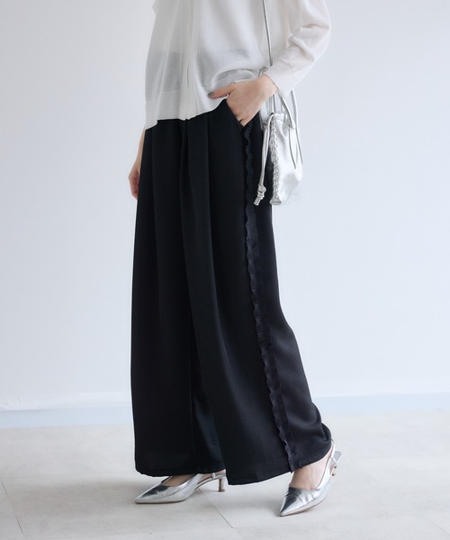 Paradise Picnic（パラダイスピクニック）の「TRANOI. ヴィンテージサテンフリルパンツ（その他パンツ・レディース・ブラック/ベージュ・FREE）」の15枚目の写真