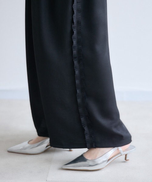 Paradise Picnic（パラダイスピクニック）の「TRANOI. ヴィンテージサテンフリルパンツ（その他パンツ・レディース・ブラック/ベージュ・FREE）」の16枚目の写真