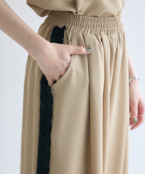 Paradise Picnic（パラダイスピクニック）の「TRANOI. ヴィンテージサテンフリルパンツ（その他パンツ・レディース・ブラック/ベージュ・FREE）」の7枚目の写真