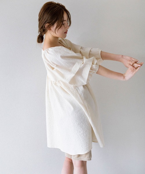 KBF（ケイビーエフ）の「タックスリーブミニワンピース（ワンピース・レディース・アイボリー/ブラック/ブルー・ONE）」の5枚目の写真
