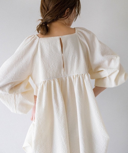 KBF（ケイビーエフ）の「タックスリーブミニワンピース（ワンピース・レディース・アイボリー/ブラック/ブルー・ONE）」の6枚目の写真