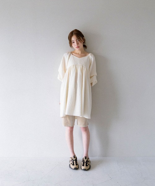 KBF（ケイビーエフ）の「タックスリーブミニワンピース（ワンピース・レディース・アイボリー/ブラック/ブルー・ONE）」の7枚目の写真