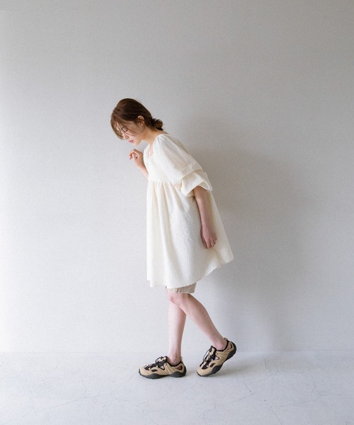 KBF（ケイビーエフ）の「タックスリーブミニワンピース（ワンピース・レディース・アイボリー/ブラック/ブルー・ONE）」の8枚目の写真