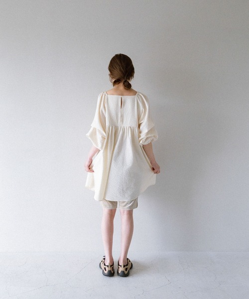 KBF（ケイビーエフ）の「タックスリーブミニワンピース（ワンピース・レディース・アイボリー/ブラック/ブルー・ONE）」の9枚目の写真